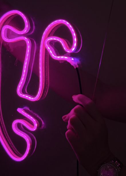 Свет в твоих руках: искусство неоновых вывесок