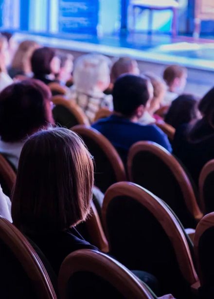 Дом вверх дном, или Четверо под одеялом, не считая служанки